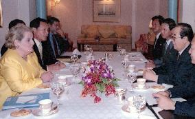 Albright holds historic talks with N. Korea's Paek